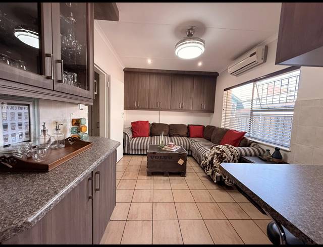 4 BEDROOM HOUSE FOR SALE IN SCHUINSHOOGTE